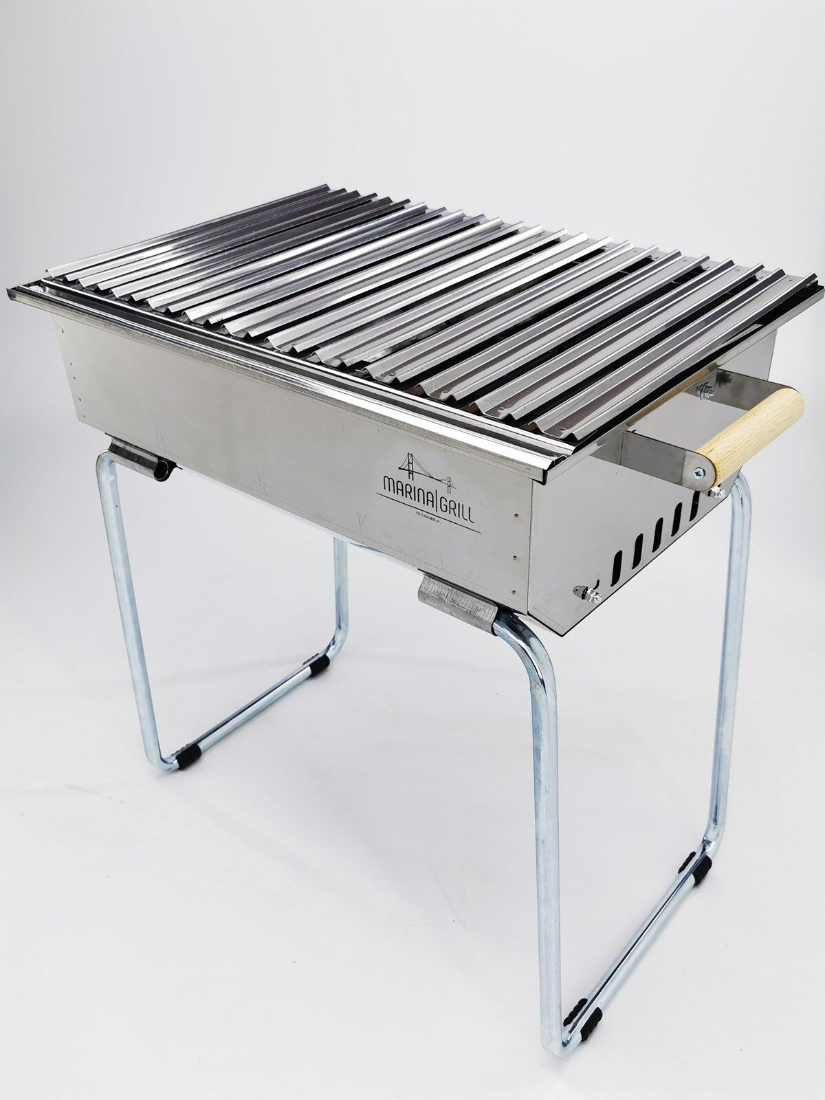 Marina Grill M Kömürlü Portatif Mangal – 35×50 cm Pişirme Alanı • 430 Krom Gövde • Ahşap Kulplu